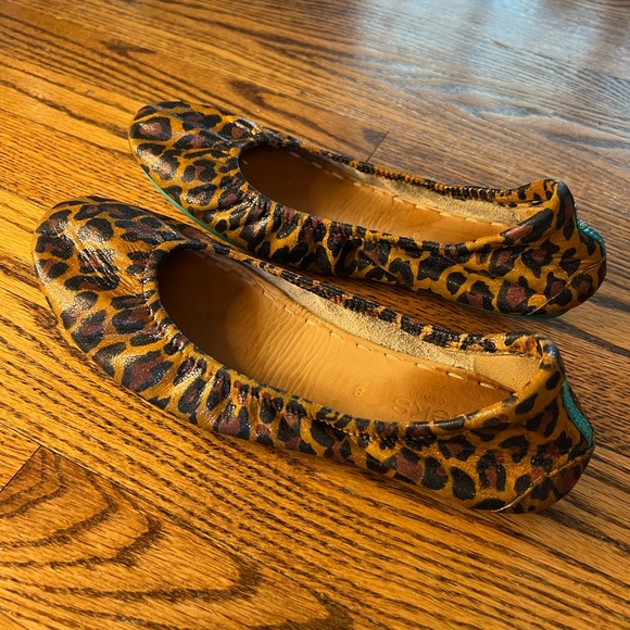 Beautiful leopard 8 Tieks, rehabbed! In great condition, see pics for details! - Picture 12 of 12